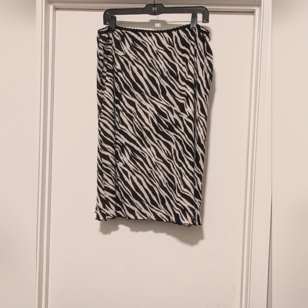 Women Black & White Skirt